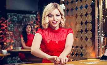 Sân quần vợt với vận động viên đang giao bóng, biểu tượng cho cá cược quần vợt J888